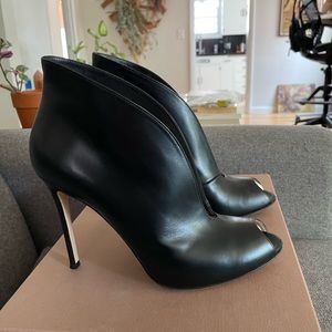 Gianvito Rossi Vamp open toe ankle boots heels sz 40.5